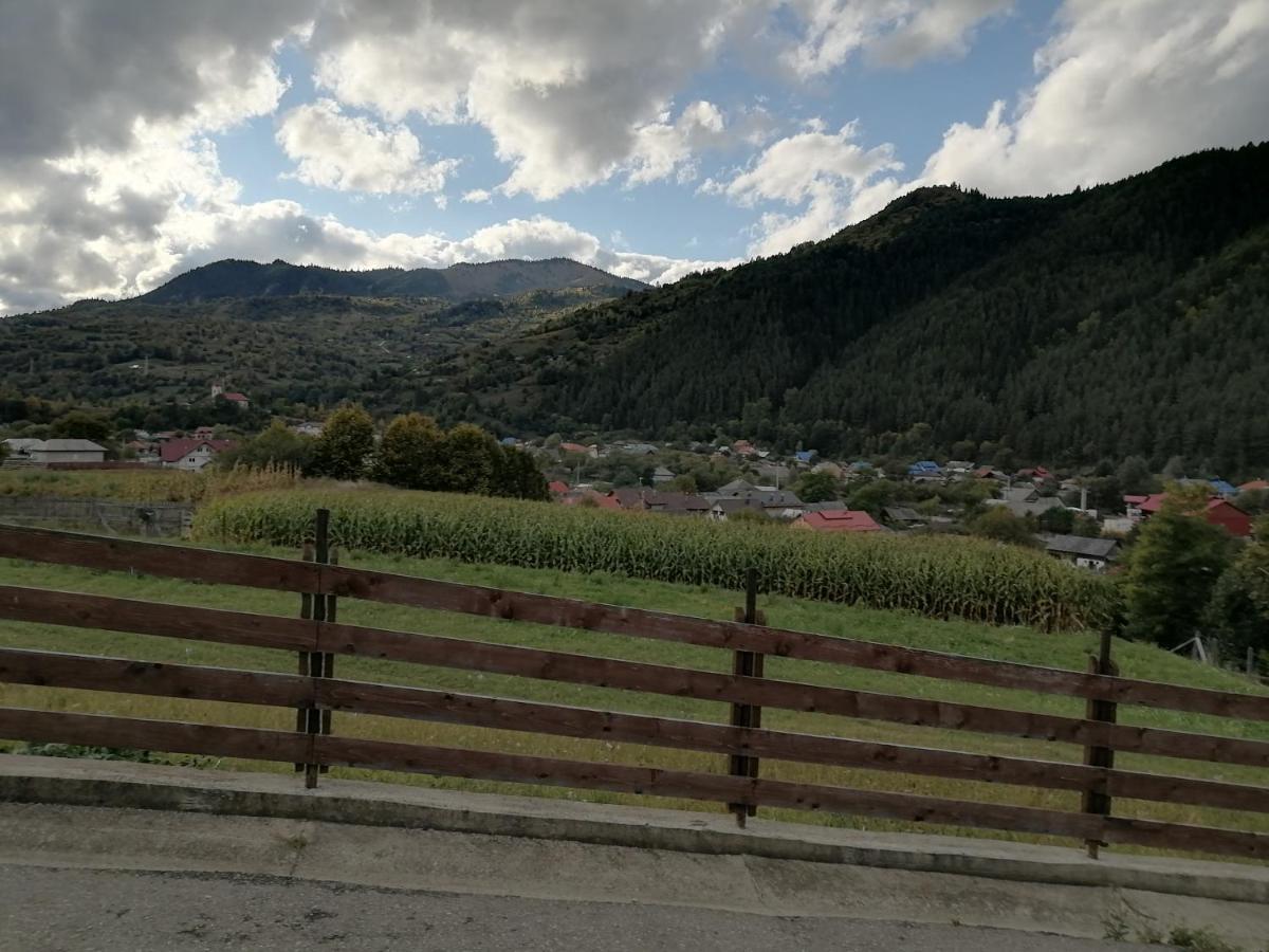 Pensiunea Izabel Lacu Rosu Esterno foto